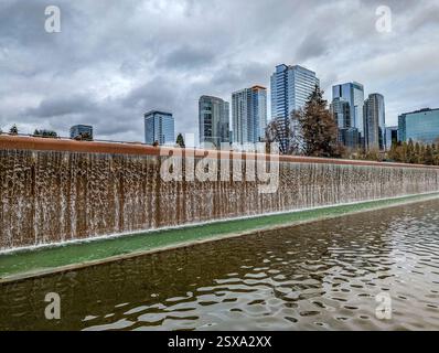 Blick auf einen Wasserfall im Bellevue City Park im Bundesstaat Washington Stockfoto
