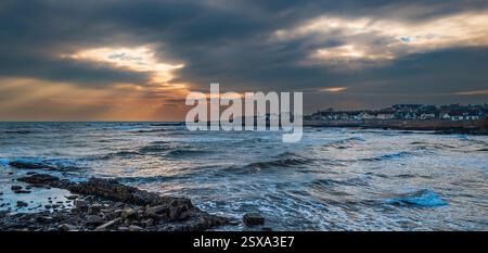 Dramatisches Abendlicht auf dem Fluss Forth bei Anstruther in Fife, Schottland Stockfoto