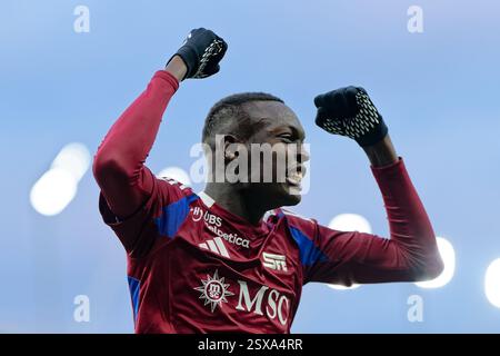 Genf, Schweiz. Februar 2025. Genf, Schweiz, 23. Februar 2025: Alioune Ndoye (24 Servette FC) feiert, nachdem er während des Super-League-Spiels zwischen Servette FC und FC Winterthur im Stade de Geneve in Genf (Giuseppe Velletri/SPP) das erste Tor seines Teams erzielt hat. /Alamy Live News Stockfoto