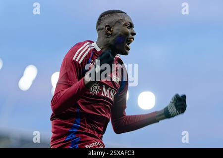 Genf, Schweiz. Februar 2025. Genf, Schweiz, 23. Februar 2025: Alioune Ndoye (24 Servette FC) feiert, nachdem er während des Super-League-Spiels zwischen Servette FC und FC Winterthur im Stade de Geneve in Genf (Giuseppe Velletri/SPP) das erste Tor seines Teams erzielt hat. /Alamy Live News Stockfoto