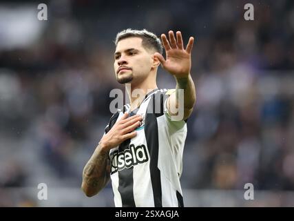 Newcastle upon Tyne, Großbritannien. Februar 2025. Bruno Guimaraes aus Newcastle United nach dem Premier League-Spiel zwischen Newcastle United und Nottingham Forest im St. James' Park in Newcastle upon Tyne. Der Bildnachweis sollte lauten: Nigel Roddis/Sportimage Credit: Sportimage Ltd/Alamy Live News Stockfoto