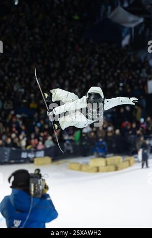 Calgary, Alberta, Kanada. Februar 2025. Cai Xuetong aus China im Einsatz beim Women's Snowboard Halfpipe Competition bei der FIS Snowboard World Cup 2025 Calgary. Stockfoto