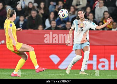 Valencia, Spanien. Februar 2025. Leila Ouahabi (15) aus Spanien, die während eines Spiels zwischen den Nationalmannschaften Spaniens und Belgiens, die Red Flames genannt wurden, am ersten Spieltag in der Gruppe A3 des Women's Nations League Wettbewerbs 2024-25, am Sonntag, den 21. Februar 2025 in Valencia, Spanien, dargestellt wurde. Quelle: Sportpix/Alamy Live News Stockfoto