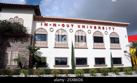 Baldwin Park, Kalifornien: In-N-Out Burger University, das offizielle Schulungszentrum für Mitarbeiter der berühmten Fast-Food-Kette Stockfoto