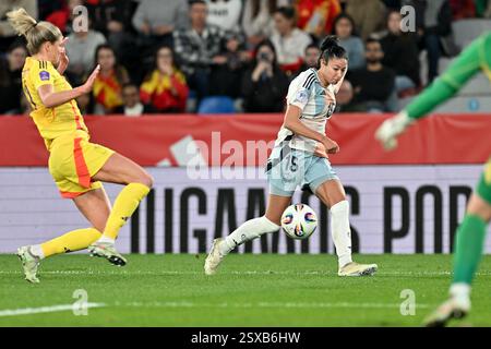 Valencia, Spanien. Februar 2025. Leila Ouahabi (15) aus Spanien, die während eines Spiels zwischen den Nationalmannschaften Spaniens und Belgiens, die Red Flames genannt wurden, am ersten Spieltag in der Gruppe A3 des Women's Nations League Wettbewerbs 2024-25, am Sonntag, den 21. Februar 2025 in Valencia, Spanien, dargestellt wurde. Quelle: Sportpix/Alamy Live News Stockfoto
