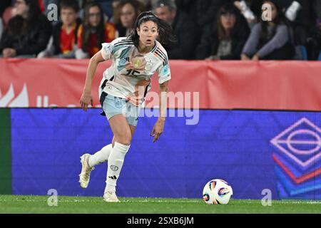 Leila Ouahabi (15) aus Spanien, die während eines Spiels zwischen den Nationalmannschaften Spaniens und Belgiens, die Red Flames genannt wurden, am ersten Spieltag in der Gruppe A3 des Wettbewerbs der Women's Nations League 2024-25, am Sonntag, den 21. Februar 2025 in Valencia, Spanien, dargestellt wurde. FOTO SPORTPIX | David Catry Stockfoto