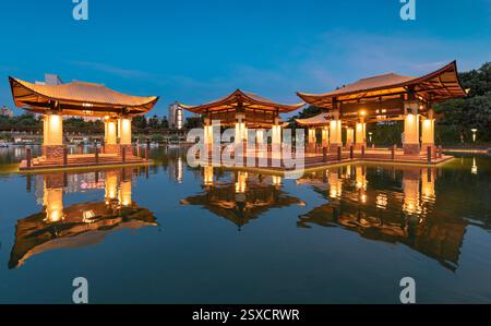 Nachtansicht auf den Qiandeng Lake Park, Foshan City, Provinz Guangdong, China Stockfoto