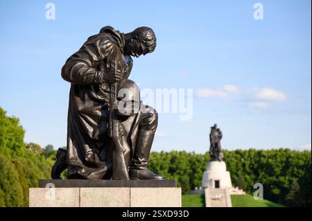 Berlin. Deutschland. Sowjetischen Ehrenmals im Treptower Park erinnert an die sowjetischen Soldaten, die in der Schlacht um Berlin, April-Mai 1945 fiel. Gebaut (1949), t Stockfoto