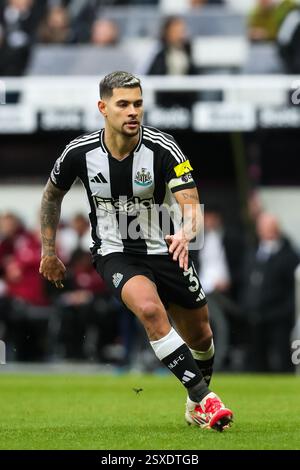 Newcastle, Großbritannien. Februar 2025. Bruno Guimarães von Newcastle United während des Spiels Newcastle United FC gegen Nottingham Forest FC English Premier League in St. James' Park, Newcastle, England, Großbritannien am 23. Februar 2025 Credit: Lee Keuneke/Every Second Media Credit: Every Second Media/Alamy Live News Stockfoto