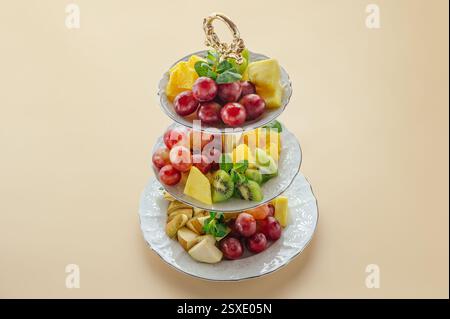 Verschiedene Früchte auf einem Stand Stockfoto