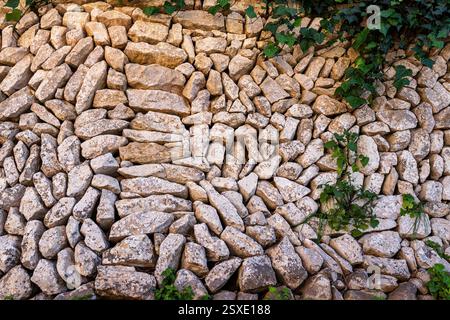 Mauer aus lebendem Stein ohne Mörtel, Randa, Algaida, Mallorca, Balearen, Spanien. Stockfoto
