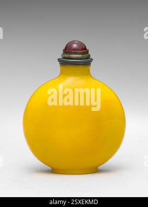 Snuff Flasche mit Stopfen, Qing Dynastie, China, Qianlong Periode (1736–95). Diese Schnappflasche aus Glas ist ein Beispiel für die Kunst der Qing. Stockfoto