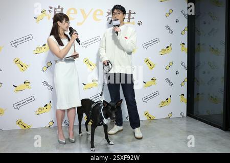 TAIPEH, CHINA - 24. FEBRUAR 2025 - der taiwanesische Schauspieler Kent Tsai und sein Hund Amo nehmen am 24. Februar 2025 an einer Veranstaltung der öffentlichen Wohlfahrt in Taipeh, China Teil. Stockfoto