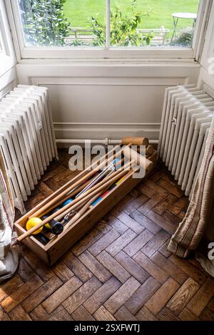Krocketset und Parkettboden in Bayfield Hall, Landhaus aus dem 18. Jahrhundert in Norfolk, Großbritannien Stockfoto