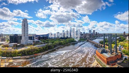 Minneapolis, Minneapolis, USA Panorama-Skyline auf dem Fluss. Stockfoto
