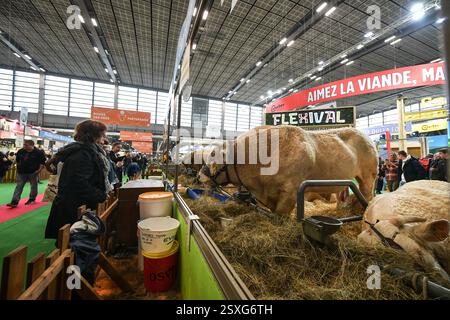 Paris, Frankreich. Februar 2025. Besucher kommen am 24. Februar 2025 zur Internationalen Landwirtschaftsmesse in Paris. Foto: Firas Abdullah/ABACAPRESS. COM Credit: Abaca Press/Alamy Live News Stockfoto