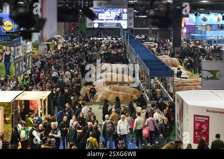 Paris, Frankreich. Februar 2025. Besucher kommen am 24. Februar 2025 zur Internationalen Landwirtschaftsmesse in Paris. Foto: Firas Abdullah/ABACAPRESS. COM Credit: Abaca Press/Alamy Live News Stockfoto