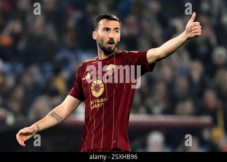 Rom, Italien. Februar 2025. Bryan Cristante von AS Roma Gesten während des Fußballspiels der Serie A zwischen AS Roma und AC Monza im Olimpico-Stadion in Rom (Italien), 24. Februar 2025. Quelle: Insidefoto/Alamy Live News Stockfoto