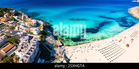 Panoramablick auf den wunderschönen Sandstrand von Cala Mesquida, Mallorca, Mittelmeer, Balearen, Spanien Stockfoto