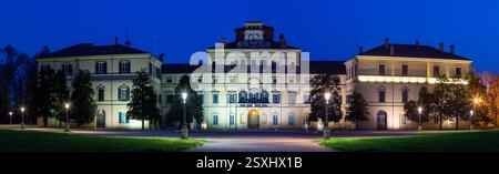 PARMA, Italien - 18 April 2018: Der Palast Palazzo Ducale - Ducal Palace in der Abenddämmerung. Stockfoto