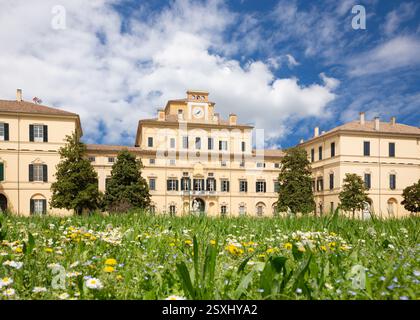 PARMA, Italien - 18 April 2018: Der Palast Palazzo Ducale - Ducal Palace in der Abenddämmerung. Stockfoto