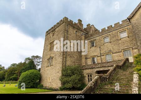 Sizergh Castle, Gelände und Tudor House in Helsington in der englischen Grafschaft Cumbria. Stockfoto