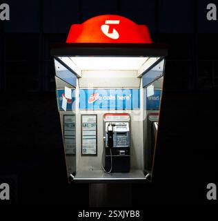 Telstra Telefonkiosk in Murwillumbah, Nord-Süd-wales, australien, nachts fotografiert Stockfoto