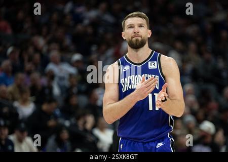 Sacramento, CA, USA. Februar 2025. Domantas Sabonis (11) läuft während eines NBA-Spiels im Golden 1 Center am Montag, den 24. Februar 2025, auf dem Platz. (Kreditbild: © Paul Kitagaki Jr./ZUMA Press Wire) NUR REDAKTIONELLE VERWENDUNG! Nicht für kommerzielle ZWECKE! Quelle: ZUMA Press, Inc./Alamy Live News Stockfoto
