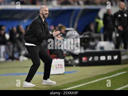 Trainer Christian Ilzer TSG 1899 Hoffenheim am Rande klatschen die Hände, Applaus PreZero Arena, Sinsheim, Baden-Württemberg, Stockfoto