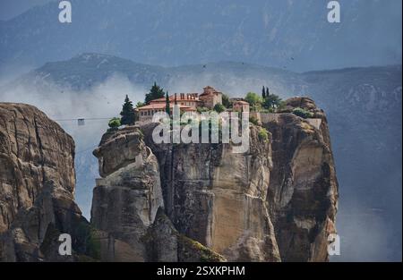 Mittelalterliches Meteora-Felsen-topp-Kloster der Heiligen Dreifaltigkeit, (Agia Triada, Ayías Triádhos, Ayia Triada) Meteora, Griechenland Stockfoto