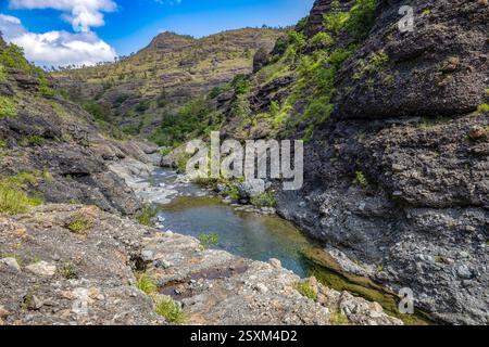 Sedimentgestein in den Schluchten des Garagassa Valley bei Rossiglione in der Provinz Genua, Italien Stockfoto