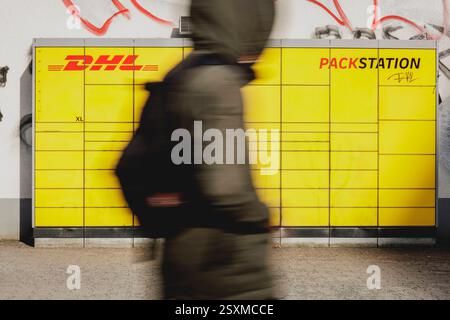 Paketstation in Berlin, 20.02.2025. Berlin Deutschland *** Paketstation Berlin, 20 02 2025 Berlin Deutschland Copyright: XFlorianxGaertnerx Stockfoto
