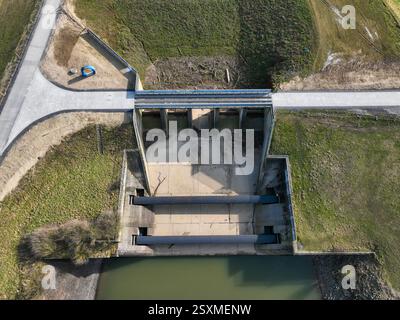 Dinslaken, Voerde, Nordrhein-Westfalen, Deutschland - ehemalige Emscher-Mündung in den Rhein. Renaturalisierung der Emscher. Die Emscher Mündung in Stockfoto