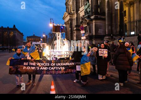 Ukrainische Demonstration zum 3. Jahrestag des Russischen Krieges gegen die Ukraine Stockfoto