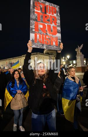 Ukrainische Demonstration zum 3. Jahrestag des Russischen Krieges gegen die Ukraine Stockfoto