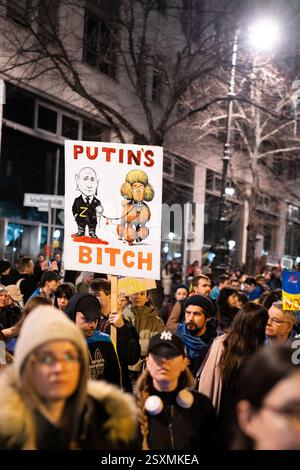 Ukrainische Demonstration zum 3. Jahrestag des Russischen Krieges gegen die Ukraine Stockfoto