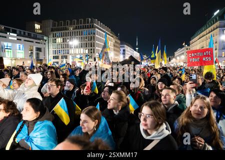 Ukrainische Demonstration zum 3. Jahrestag des Russischen Krieges gegen die Ukraine Stockfoto