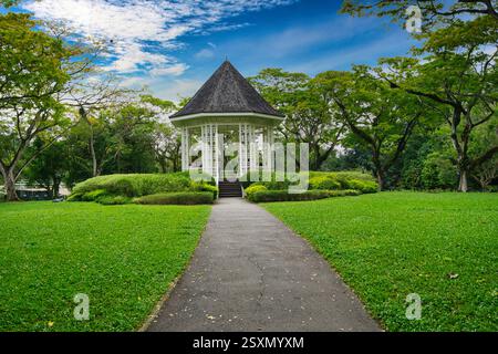 In den 1930er Jahren wurde in diesem Pavillon, bekannt als Bandstand, im Botanischen Garten von Singapur Musik gespielt Stockfoto