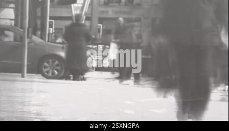 Menschenmenge läuft, verschwommenes Bewegungsbild über die Straße der Stadt Stockfoto