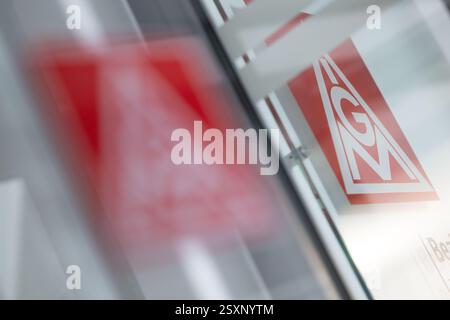 Stuttgart, Deutschland. Februar 2025. Das IG Metall Logo ist im Büro der IG Metall Baden-Württemberg in Stuttgart zu sehen. Quelle: Marijan Murat/dpa/Alamy Live News Stockfoto