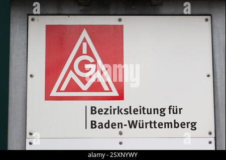 Stuttgart, Deutschland. Februar 2025. Das IG Metall Logo ist vor der Bezirksleitung Baden-Württemberg zu sehen. Quelle: Marijan Murat/dpa/Alamy Live News Stockfoto