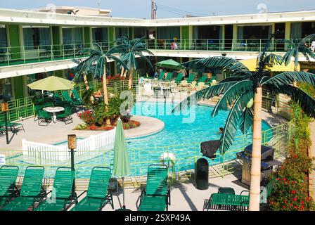 Das Caribbean Hotel ist eines von vielen Gasthäusern im Retro-Stil in Wildwood, New Jersey Stockfoto