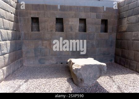 Die Ruinen von Coricancha in Cusco Peru zeigen präzise Inka-Mauerwerk und den Einfluss der spanischen Kolonialarchitektur Stockfoto