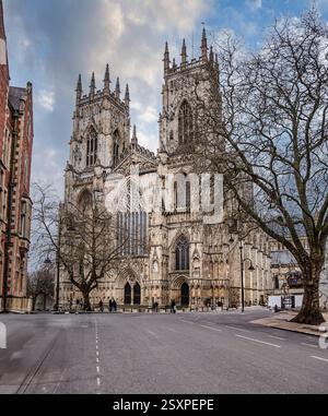 Das Bild ist das York Minster die mittelalterliche Kirche St. Peter aus dem 7. Jahrhundert ist sowohl eine Kathedrale als auch eine Abtei, die über 250 Jahre in Anspruch nahm Stockfoto