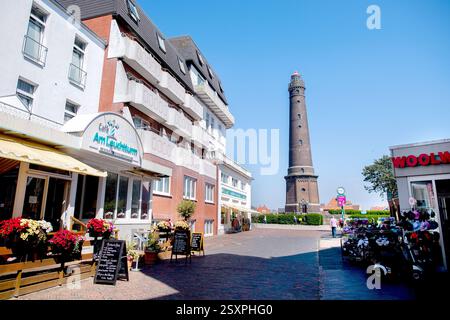 Borkum, Deutschland. Juni 2024. Der neue Leuchtturm wurde 1879 erbaut und befindet sich im Stadtzentrum. Das denkmalgeschützte maritime Wahrzeichen ist täglich von April bis Oktober zugänglich und kann bestiegen werden. Quelle: Hauke-Christian Dittrich/dpa/Alamy Live News Stockfoto