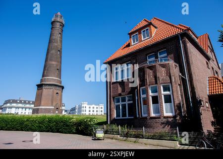 Borkum, Deutschland. Juni 2024. Der neue Leuchtturm wurde 1879 erbaut und befindet sich im Stadtzentrum. Das denkmalgeschützte maritime Wahrzeichen ist täglich von April bis Oktober zugänglich und kann bestiegen werden. Quelle: Hauke-Christian Dittrich/dpa/Alamy Live News Stockfoto