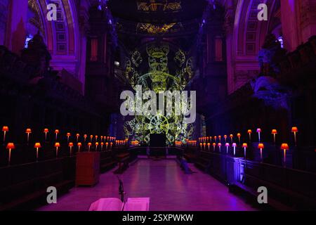 Der Quire in der St. Paul's Cathedral wurde für die Lichtinstallation beleuchtet. Stockfoto