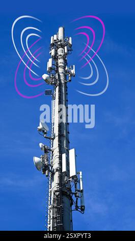 Mobilfunksendermast mit Mobilfunkwellen für Mobilfunkempfangssignal 5g Telekommunikation. Stockfoto