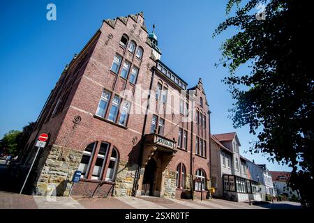 Borkum, Deutschland. Juni 2024. Das historische Rathaus befindet sich im Stadtzentrum auf der Nordseeinsel. Quelle: Hauke-Christian Dittrich/dpa/Alamy Live News Stockfoto