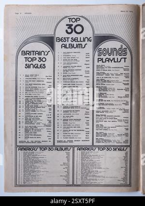 Top-of-the-Pops-Verkaufskarten in einer Vintage-Ausgabe aus den 1970er Jahren des SOUNDS Rock and Pop Music Paper Stockfoto